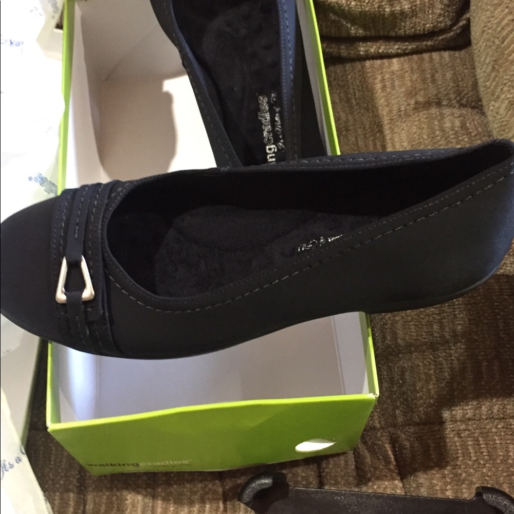 Walking Cradles Black flats